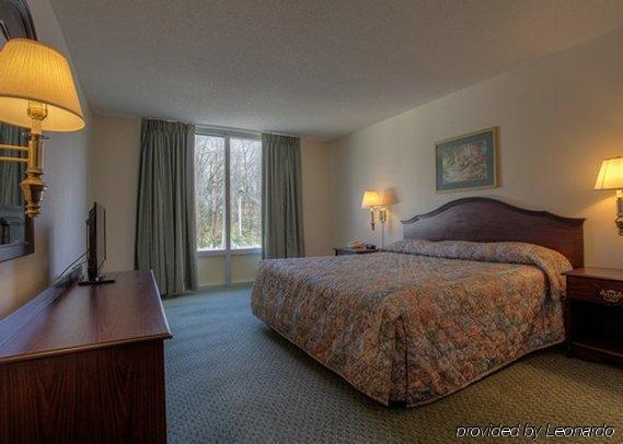 Econo Lodge Inn & Suites Lumberton Bilik gambar