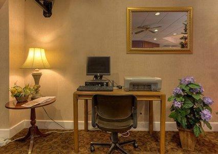 Econo Lodge Inn & Suites Lumberton Perniagaan gambar